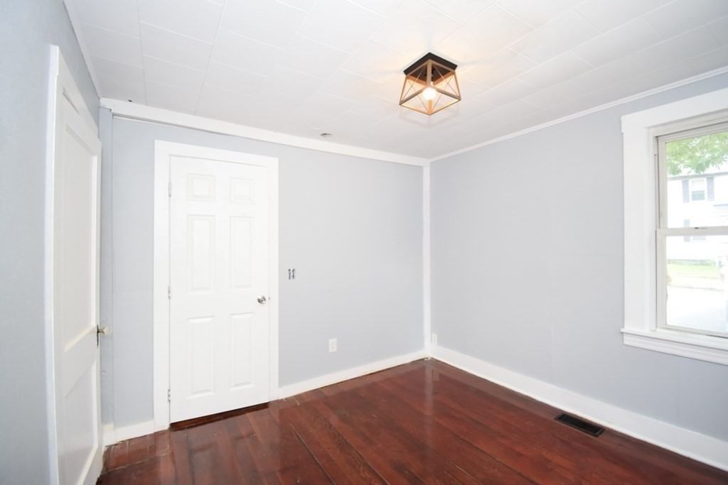 433 Putnam Hill Rd Sutton — Photo 18 of 34