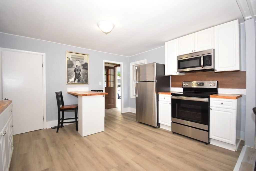 433 Putnam Hill Rd Sutton — Photo 4 of 34
