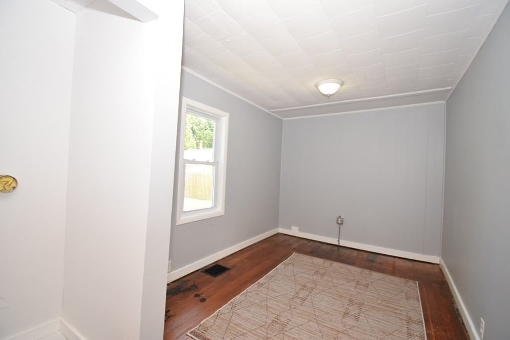 433 Putnam Hill Rd Sutton — Photo 7 of 34