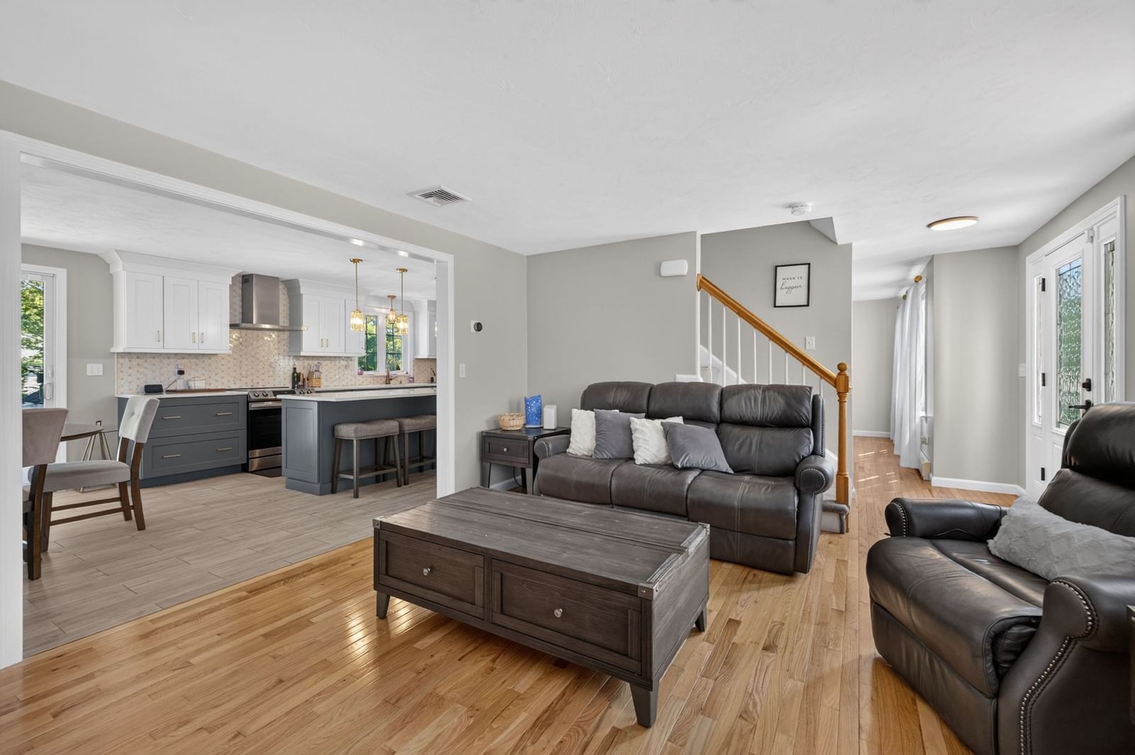 68 Metacomet Ave Taunton — Photo 3 of 39