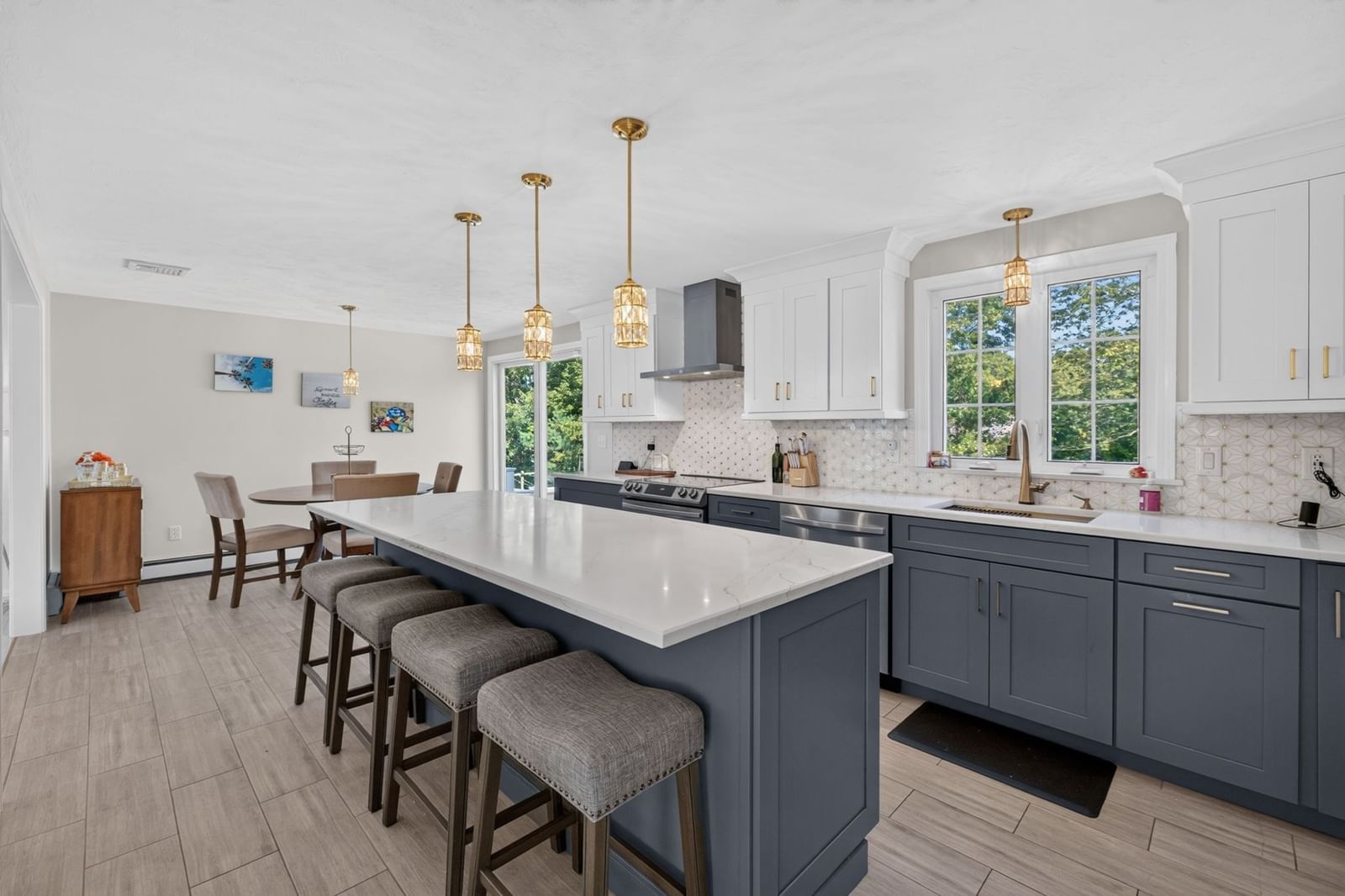 68 Metacomet Ave Taunton — Photo 5 of 39