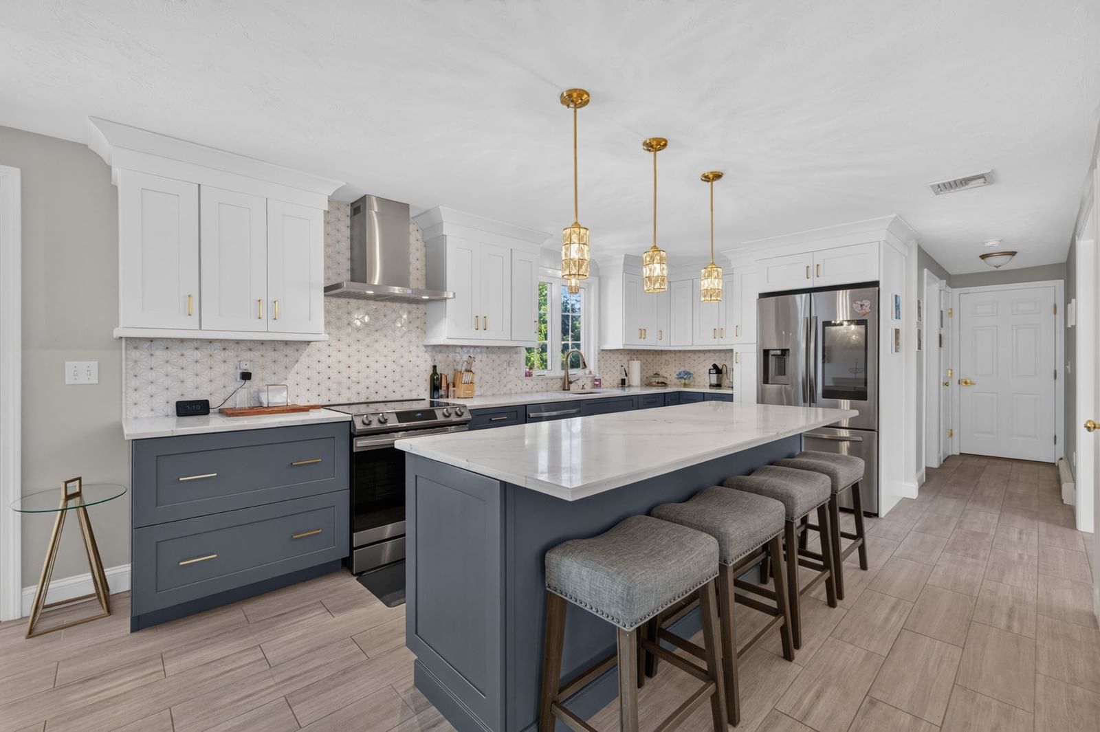 68 Metacomet Ave Taunton — Photo 6 of 39