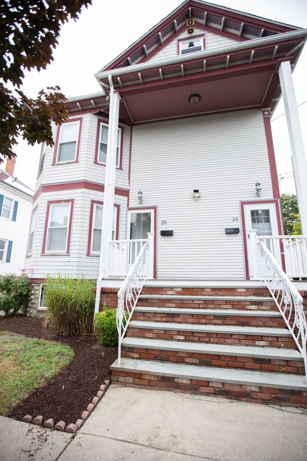 23 25 Brewster Street New Bedford — Photo 3 of 33