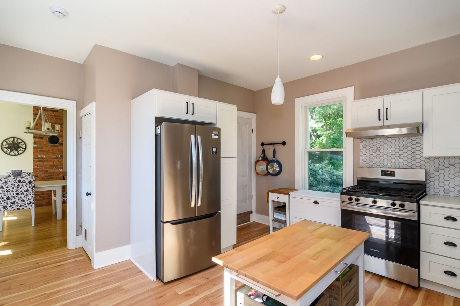 164 Union St Natick — Photo 5 of 30