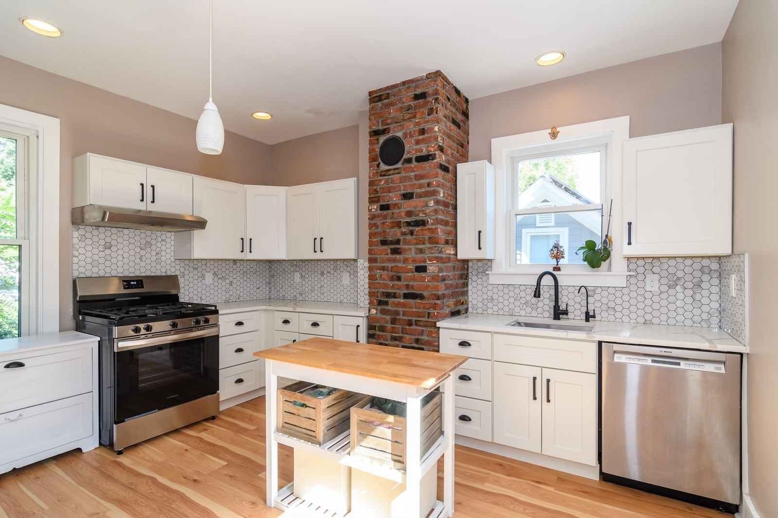 164 Union St Natick — Photo 6 of 30
