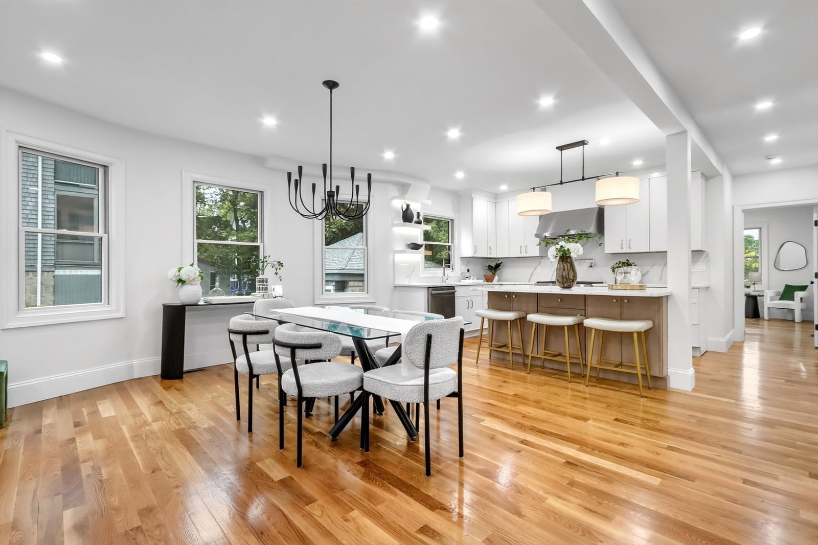 123 Mount Vernon Street #1 Newton — Photo 5 of 39
