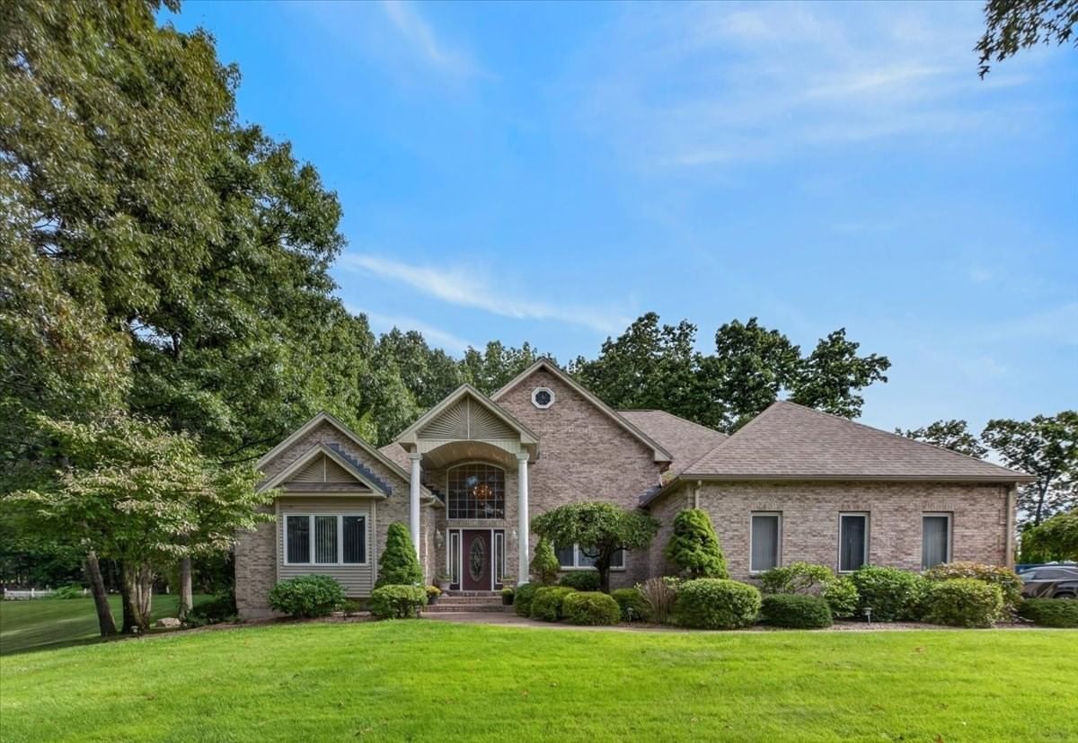 31 Hillcrest Cir Westfield — Photo 1 of 42