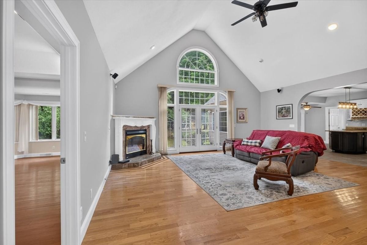 31 Hillcrest Cir Westfield — Photo 10 of 42