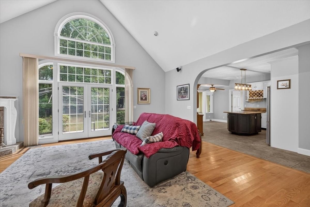 31 Hillcrest Cir Westfield — Photo 12 of 42