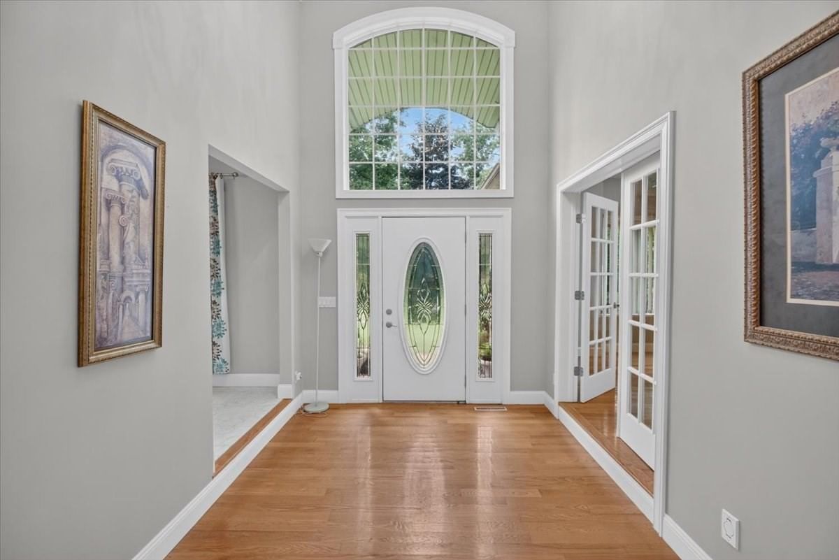 31 Hillcrest Cir Westfield — Photo 3 of 42