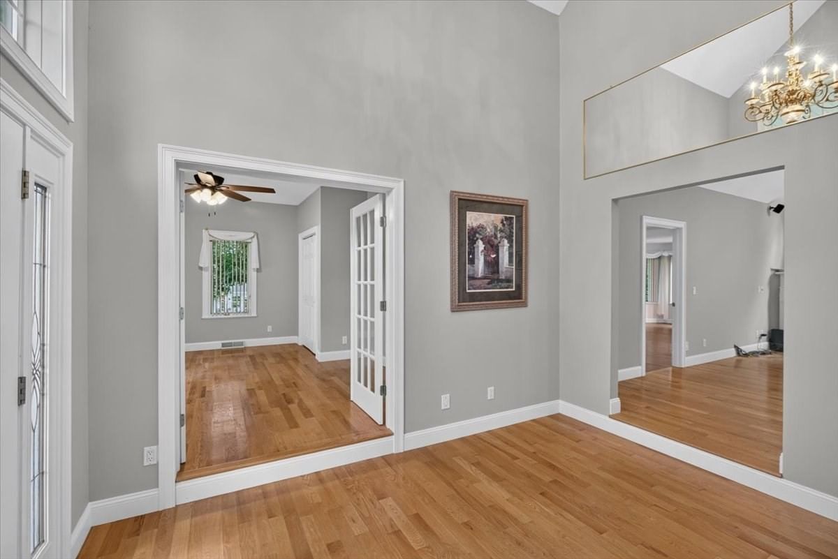 31 Hillcrest Cir Westfield — Photo 4 of 42