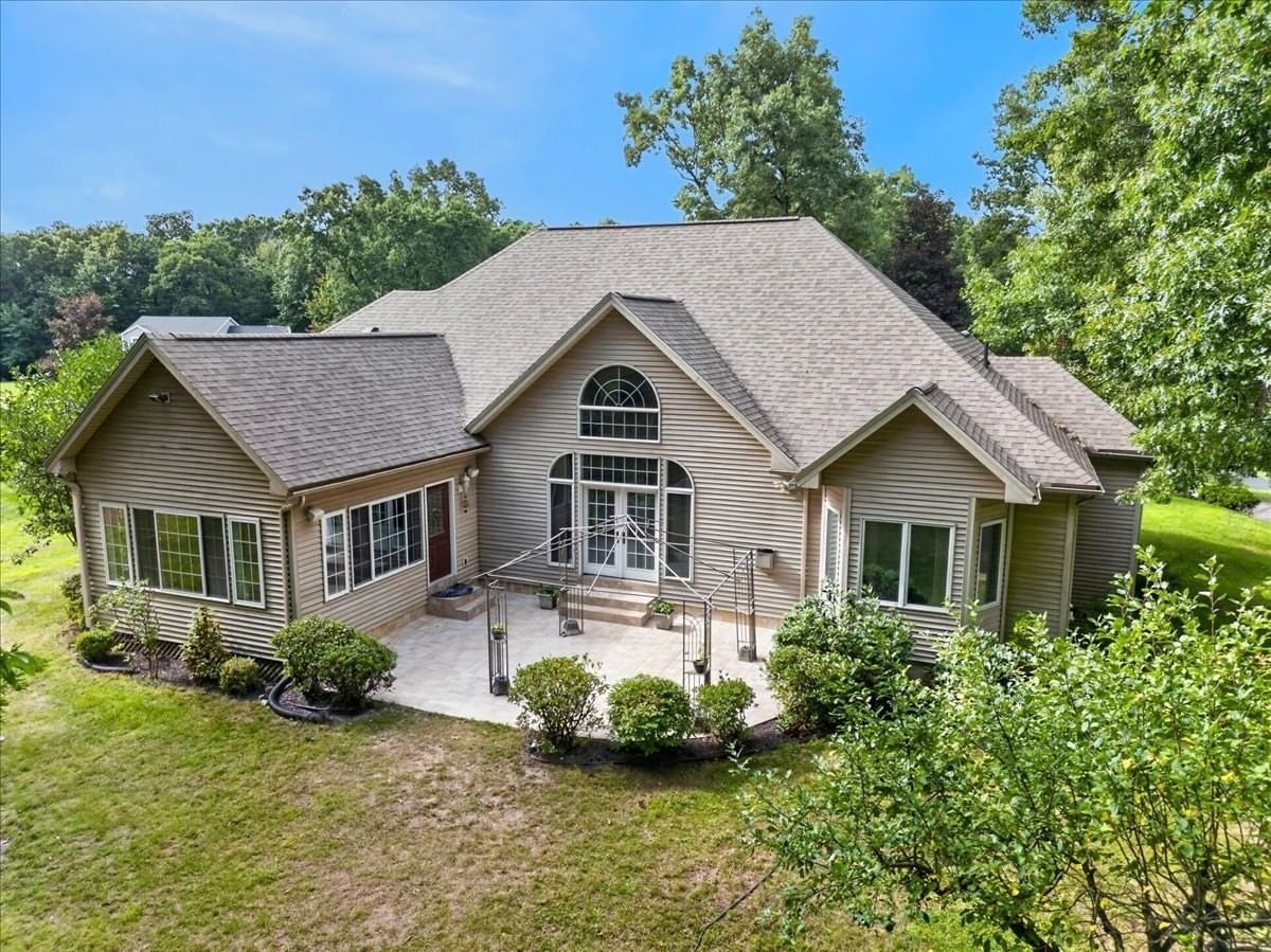 31 Hillcrest Cir Westfield — Photo 40 of 42