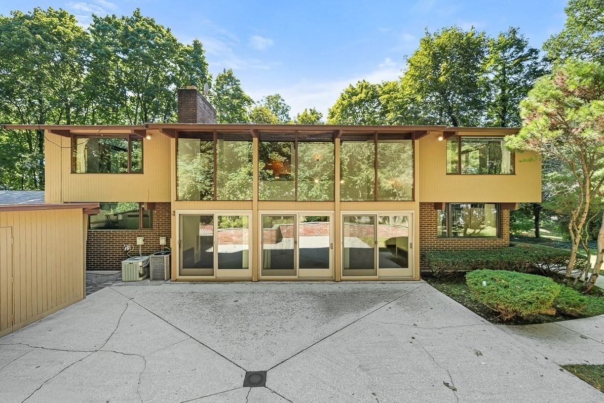 7 Arnold Rd Wellesley — Photo 3 of 35