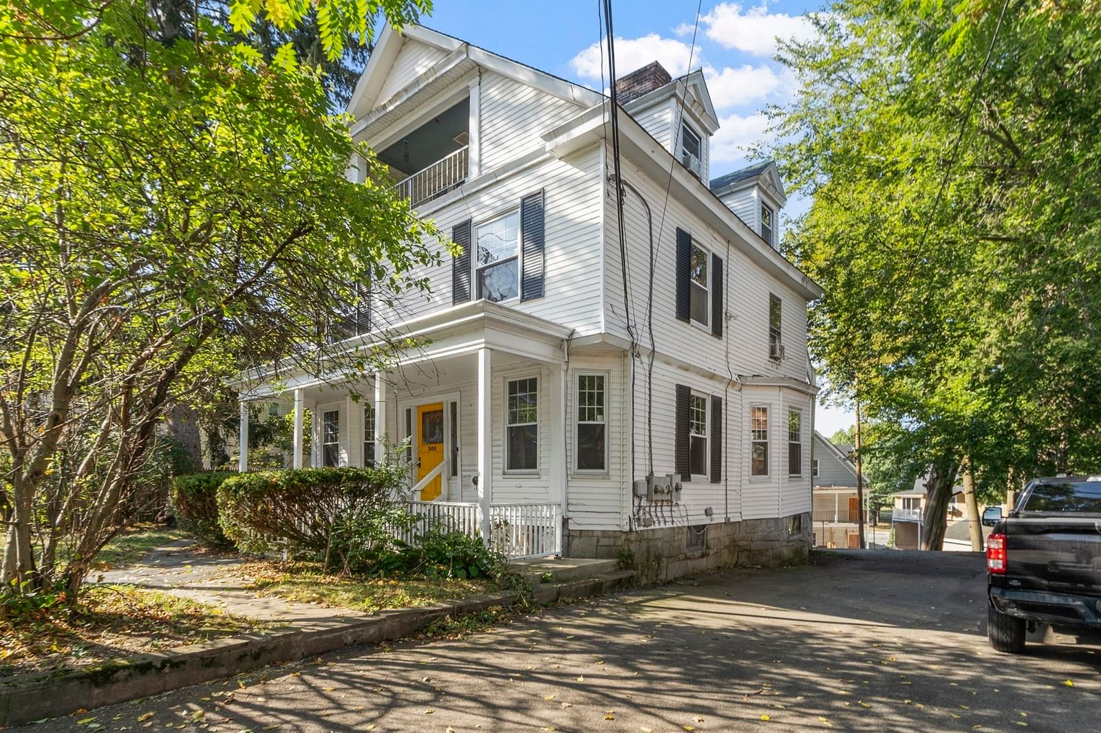 305 Nesmith St Lowell — Photo 2 of 36