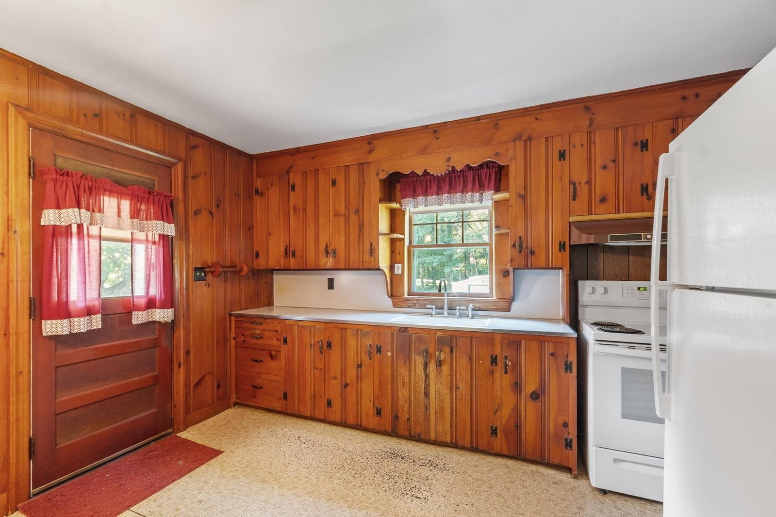95 West Street Lunenburg — Photo 3 of 18