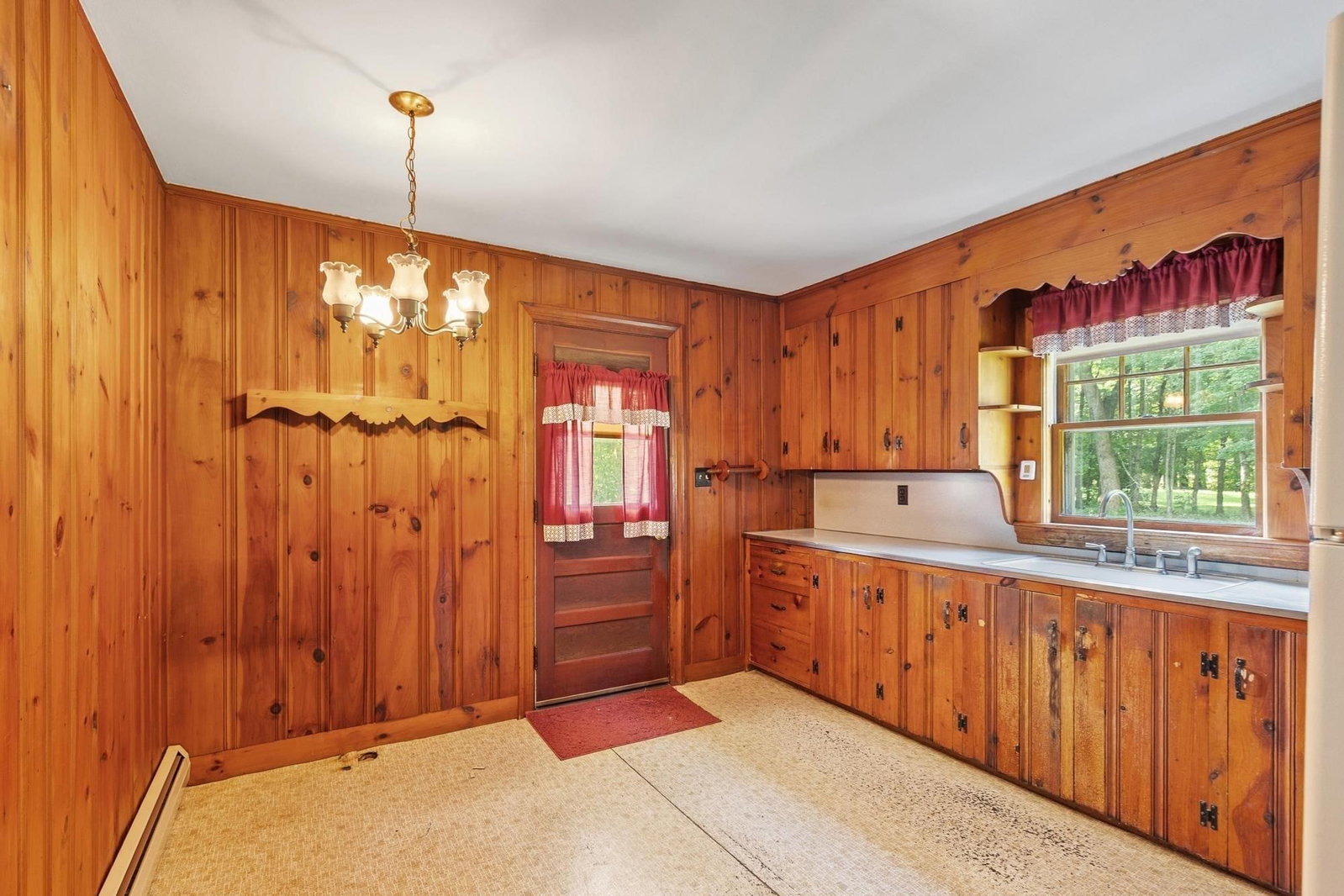 95 West Street Lunenburg — Photo 4 of 18