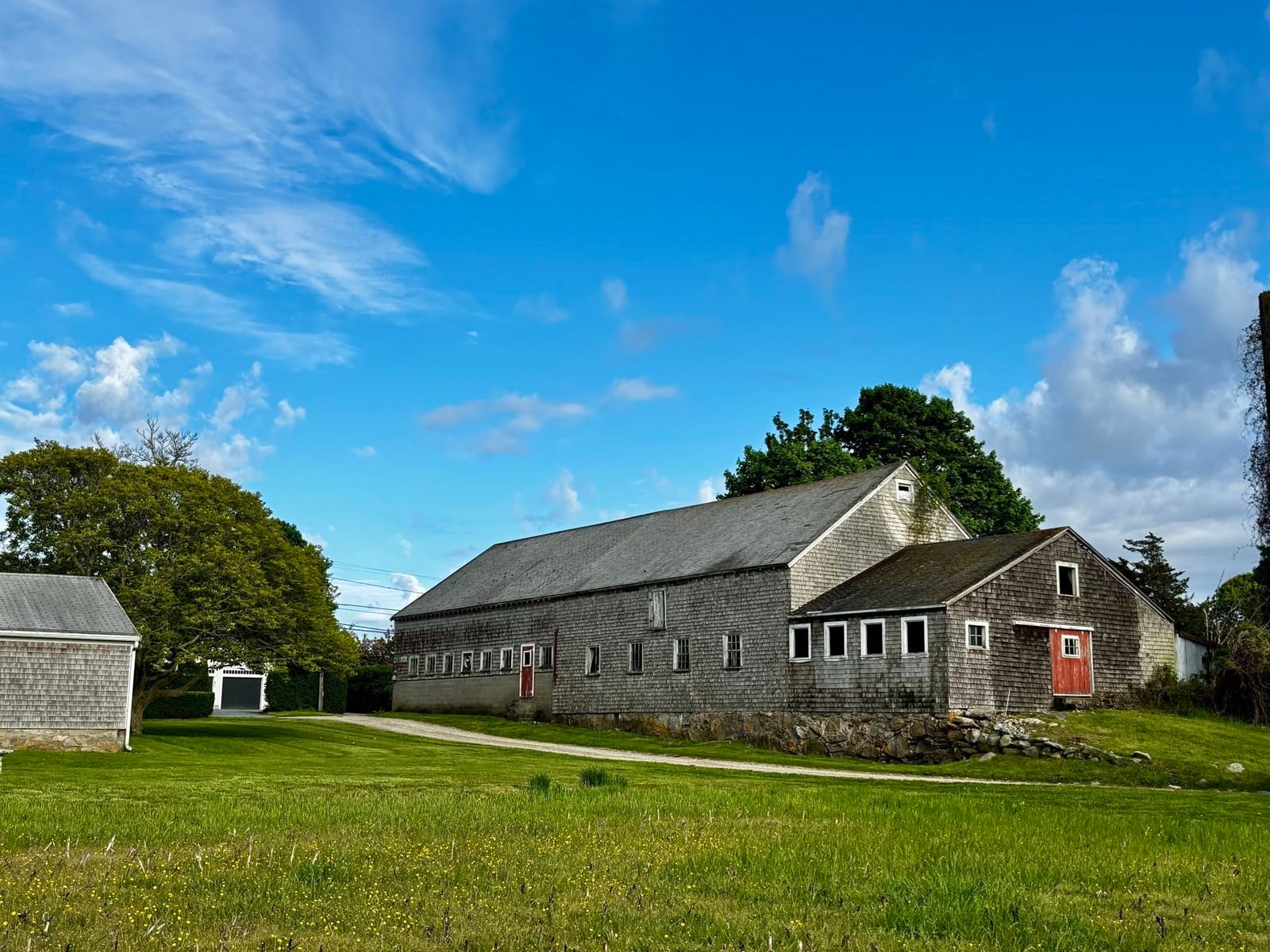 482 Smith Neck Rd Dartmouth — Photo 1 of 41