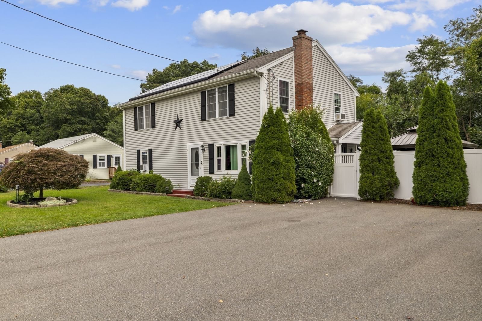 1392 Old Pleasant St Bridgewater — Photo 3 of 38