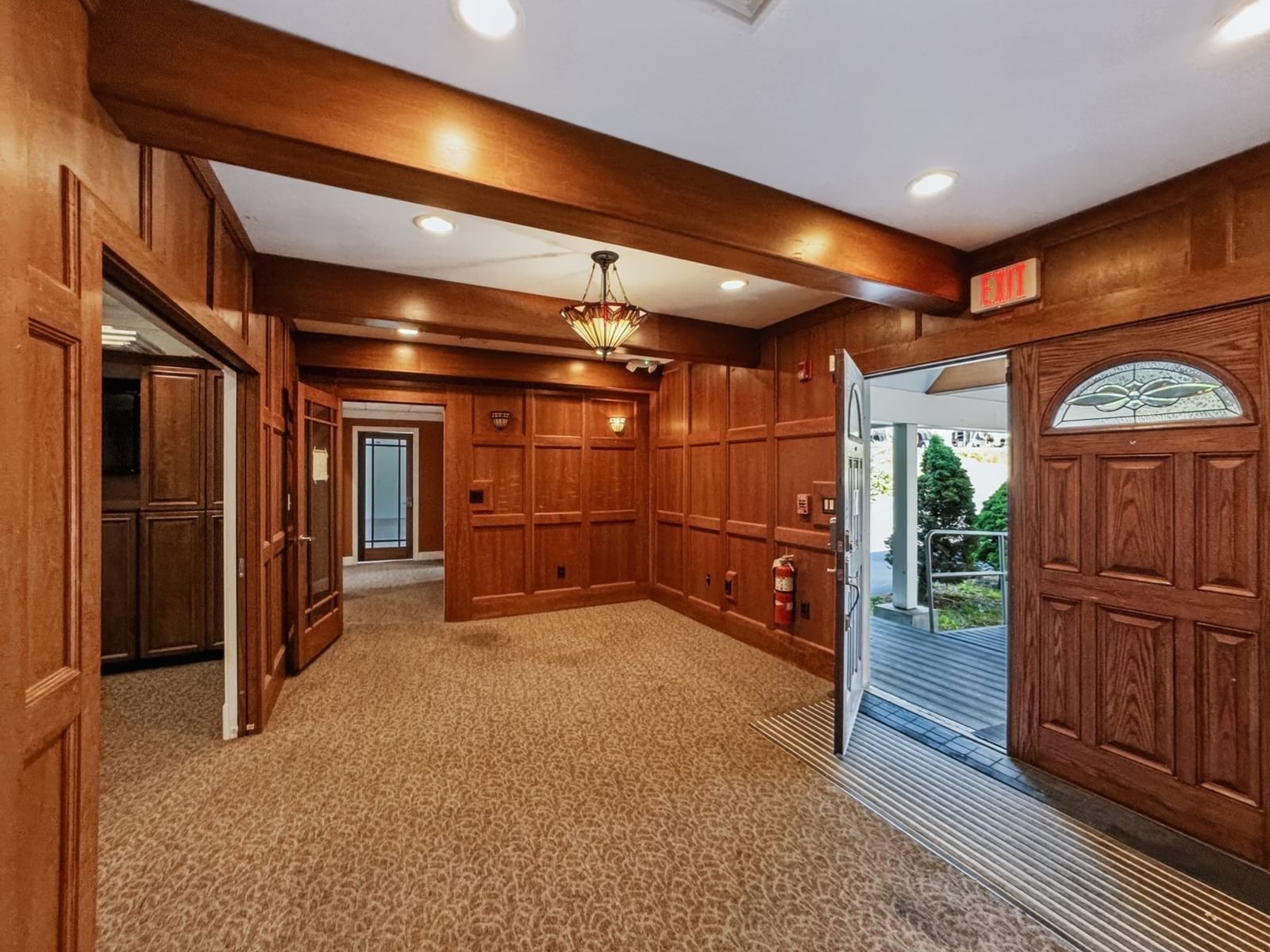 206 Turnpike Rd Southborough — Photo 3 of 13
