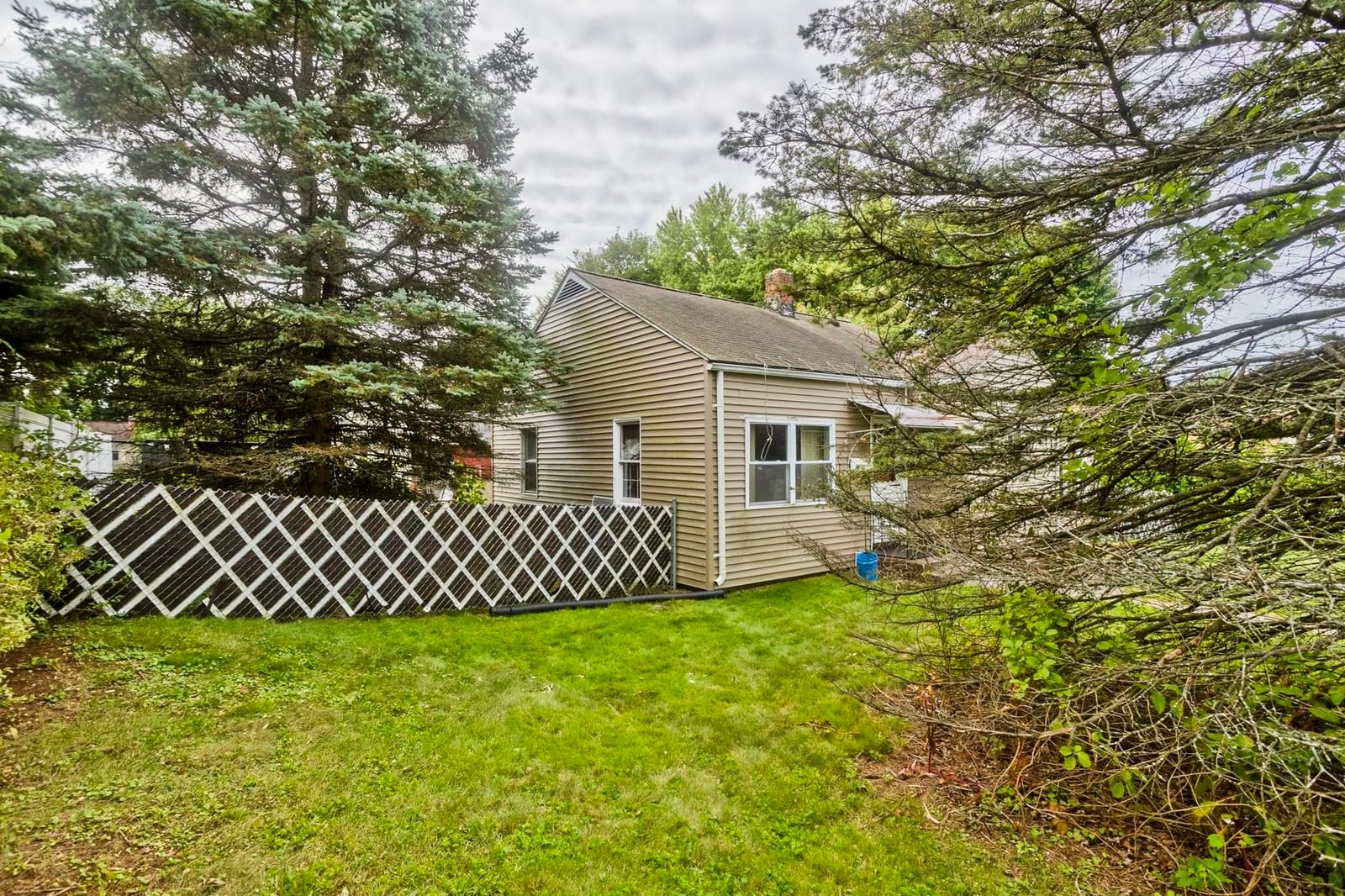62 Memorial Dr Holyoke — Photo 18 of 23