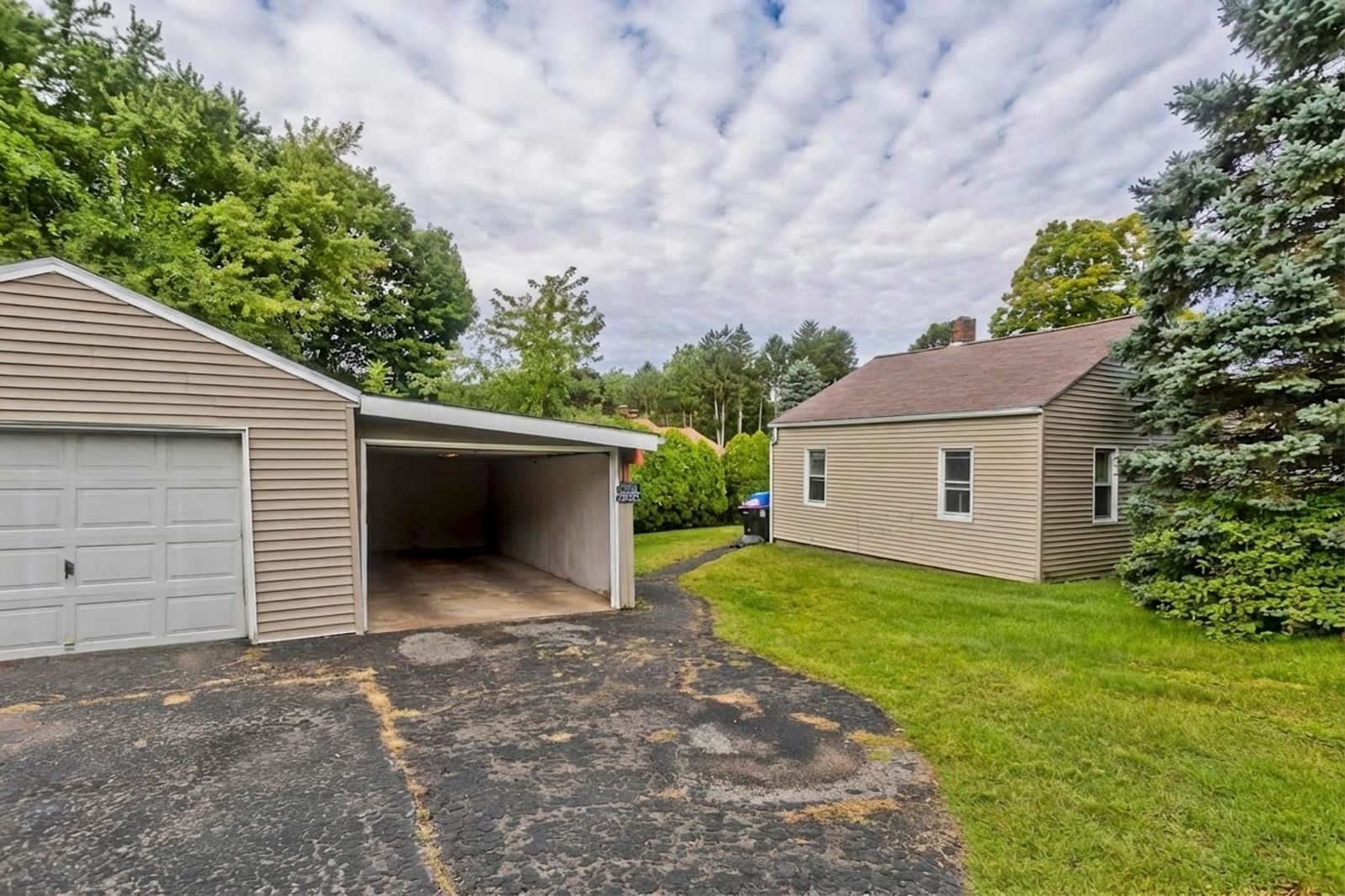 62 Memorial Dr Holyoke — Photo 22 of 23
