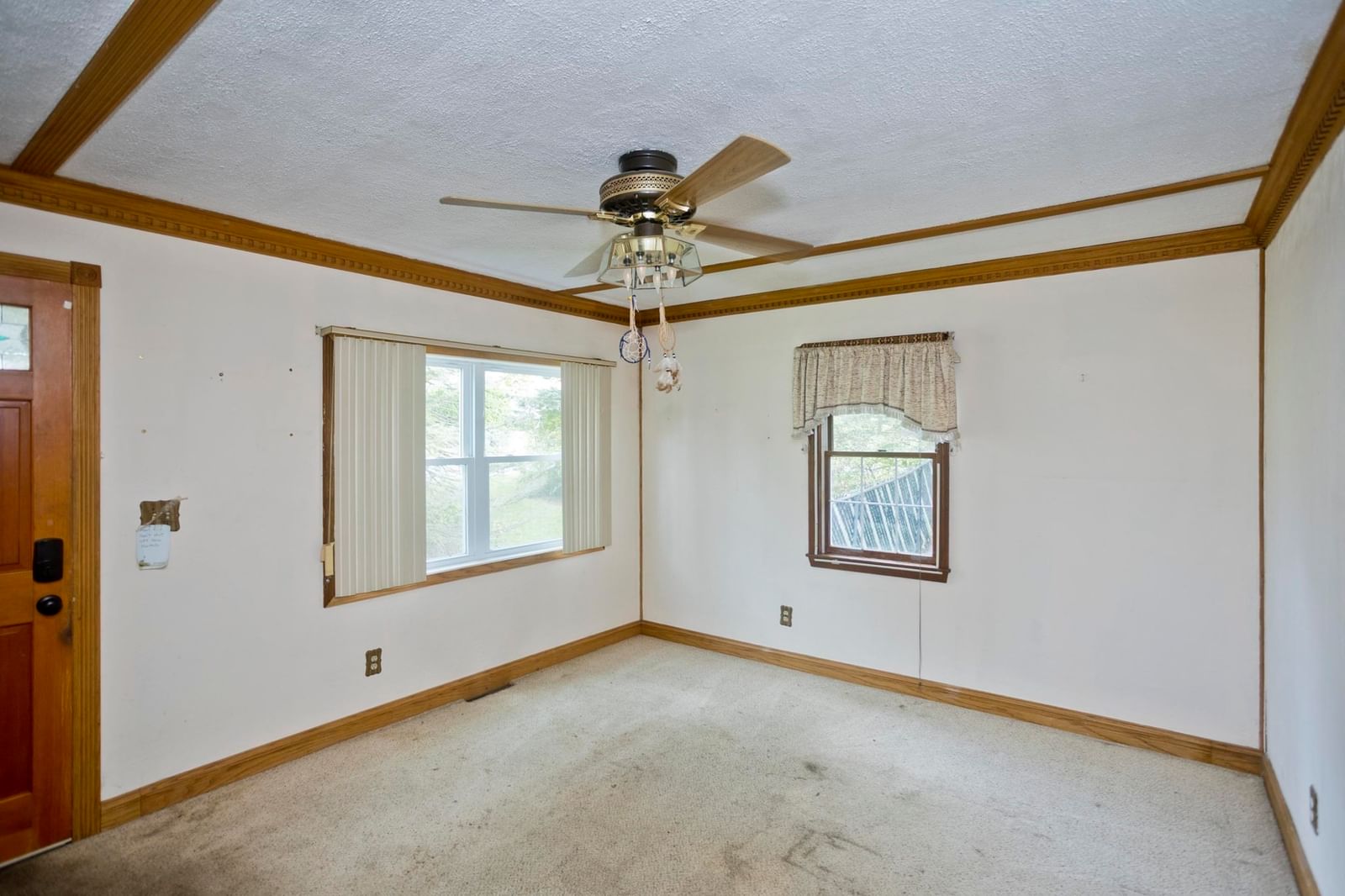 62 Memorial Dr Holyoke — Photo 3 of 23