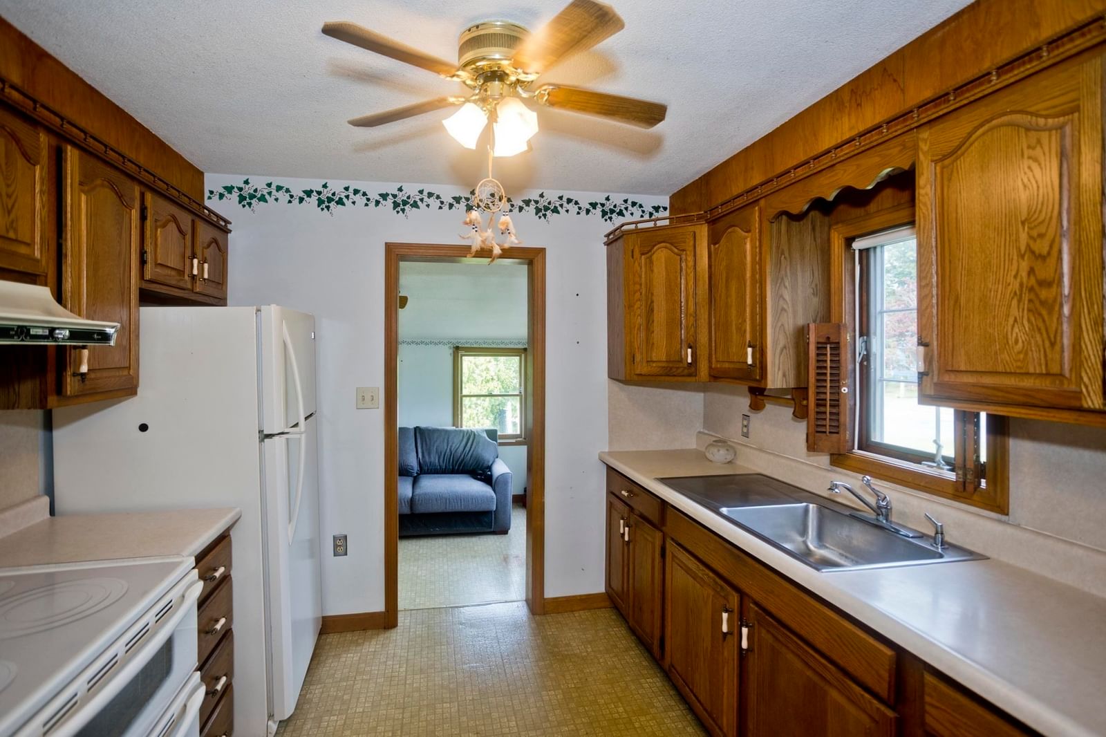 62 Memorial Dr Holyoke — Photo 5 of 23