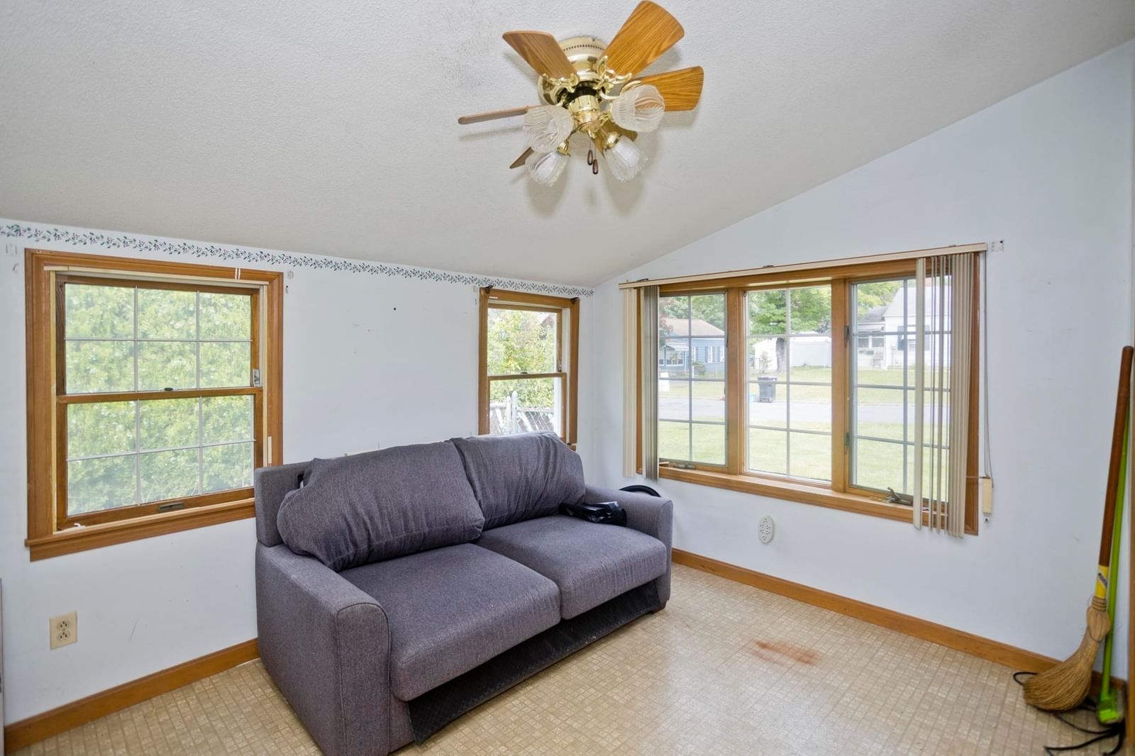 62 Memorial Dr Holyoke — Photo 8 of 23
