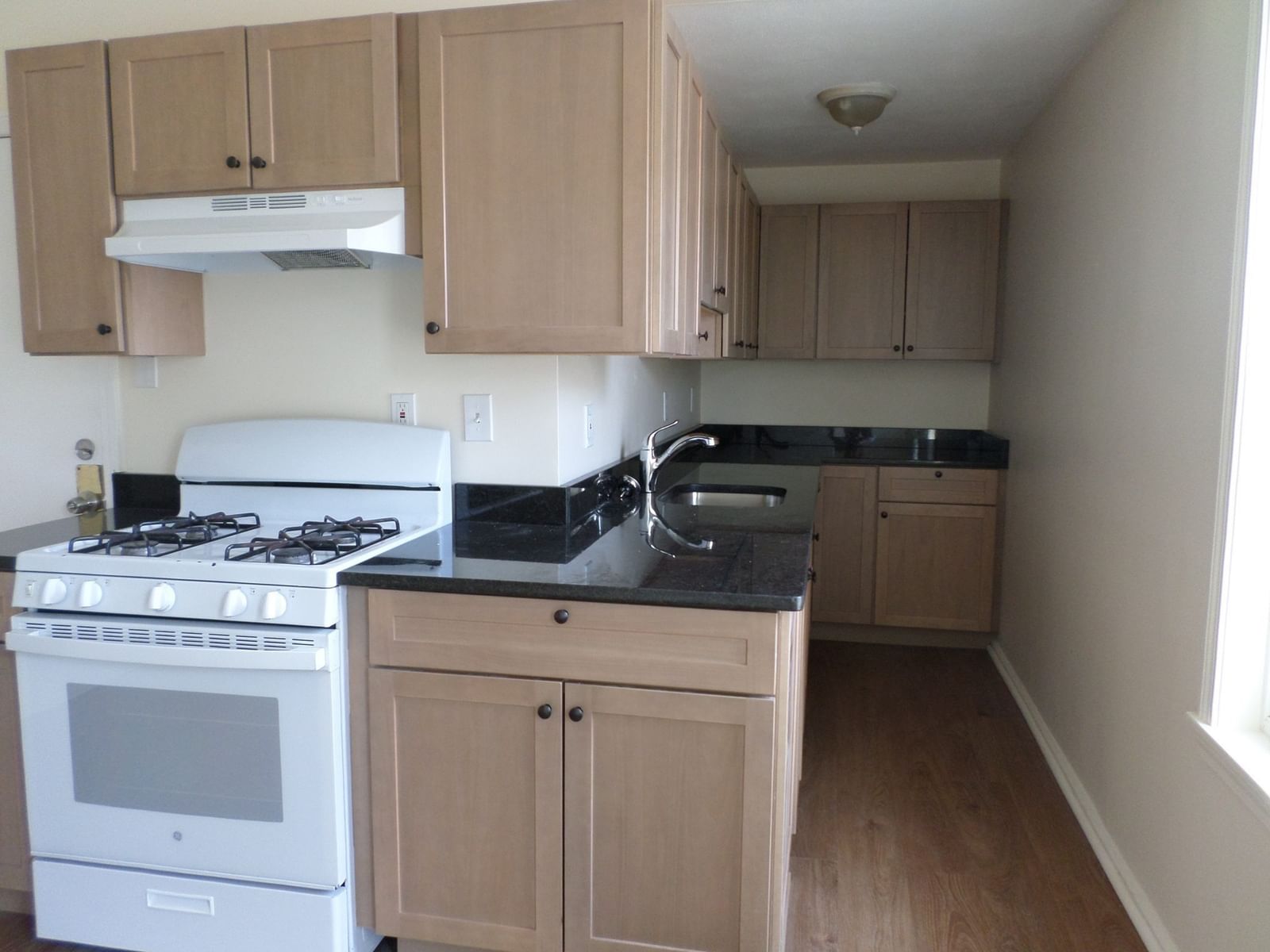 689 Broadway Chelsea — Photo 3 of 12