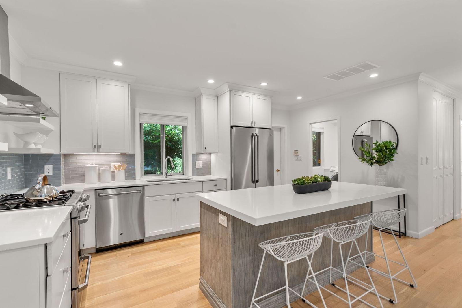 18 Chestnut Pl #18 Brookline — Photo 2 of 21