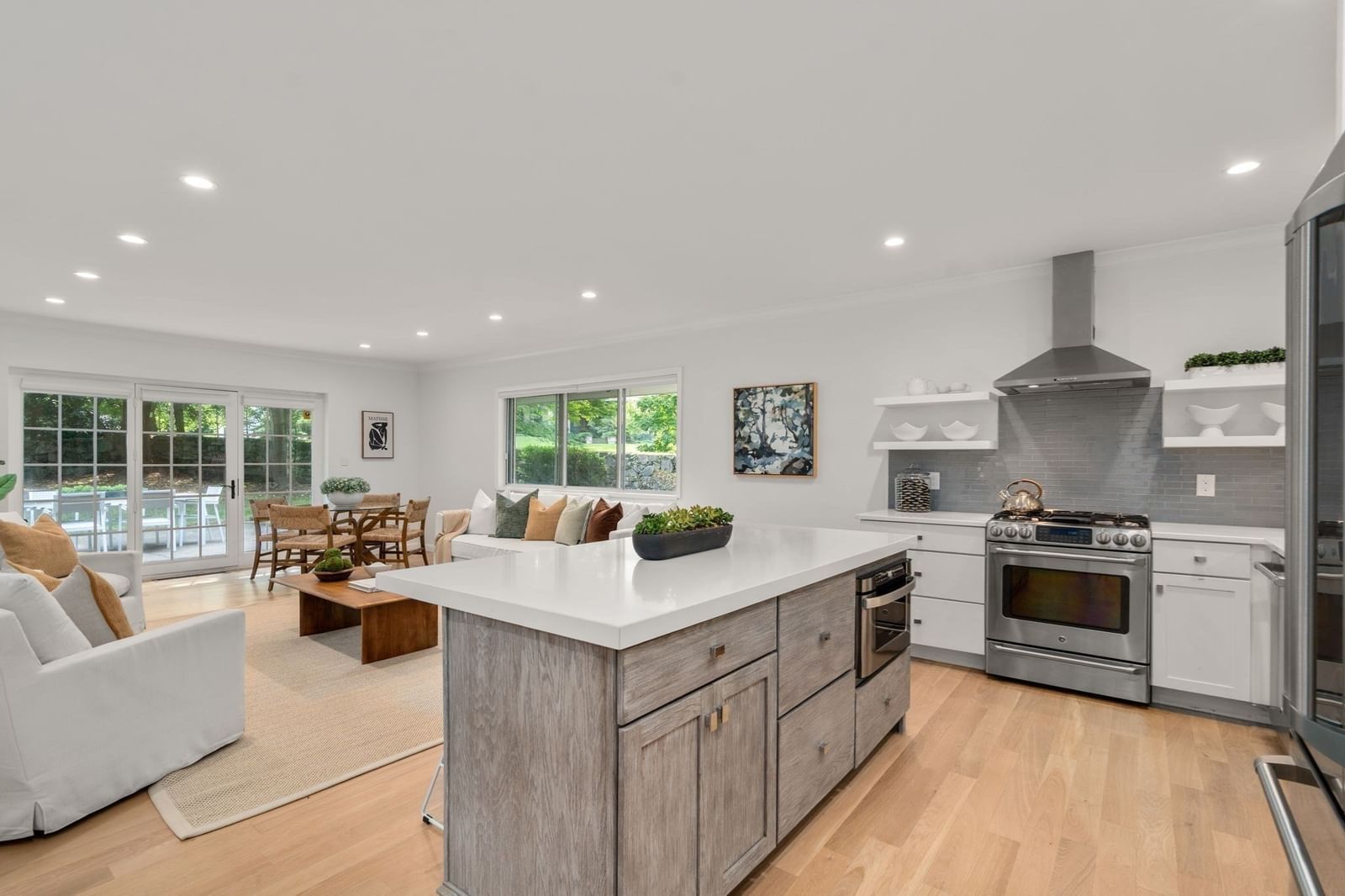 18 Chestnut Pl #18 Brookline — Photo 3 of 21