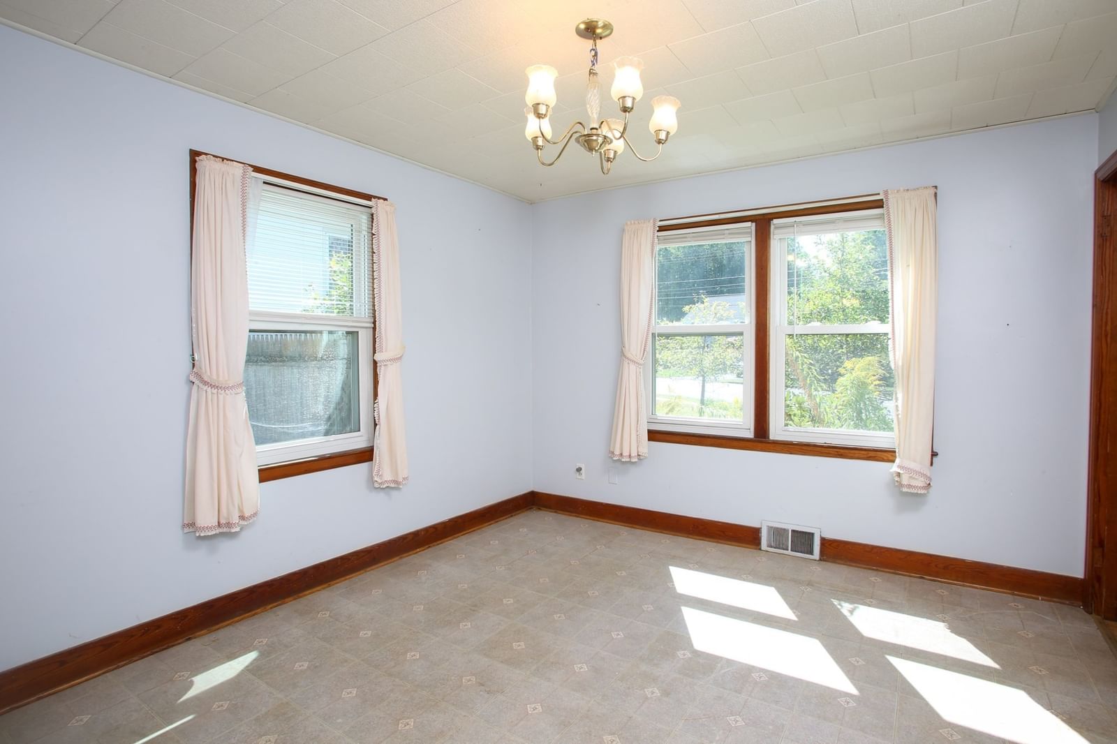 421 Elm St Pittsfield — Photo 10 of 31