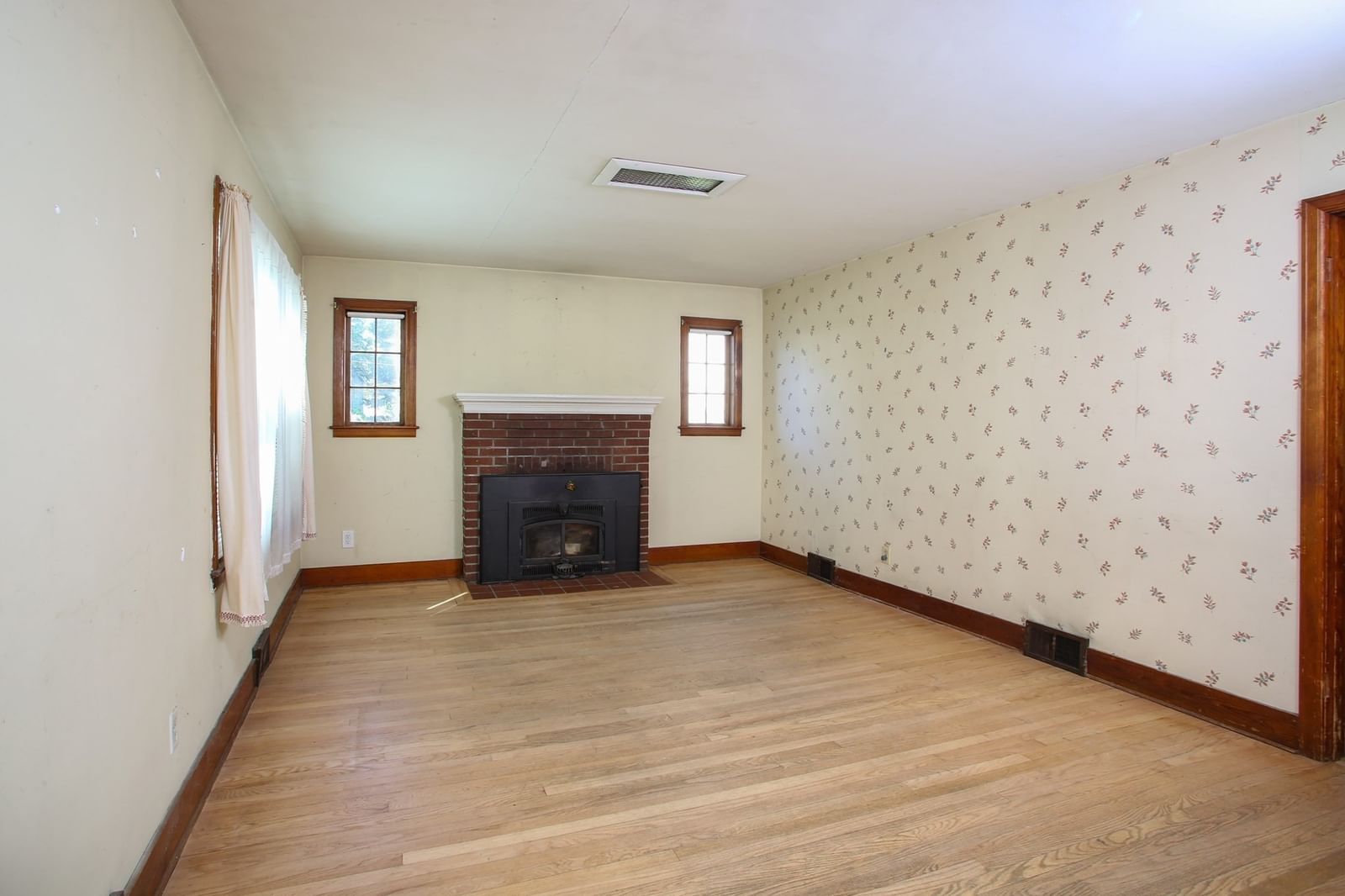 421 Elm St Pittsfield — Photo 11 of 31