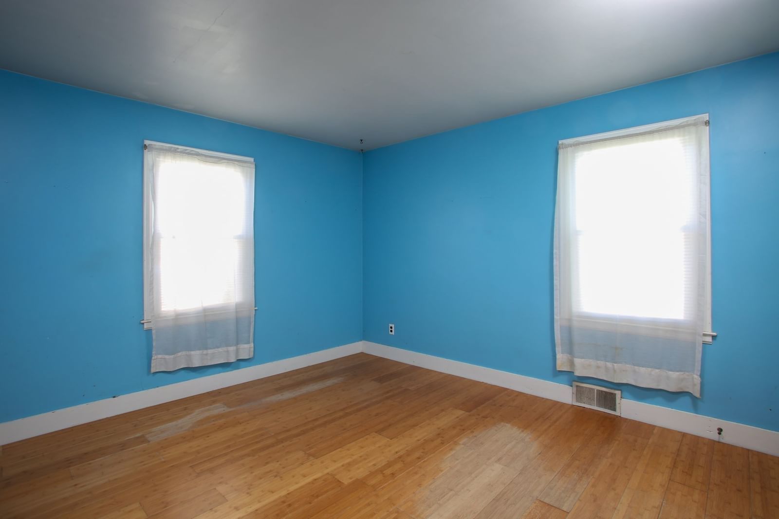 421 Elm St Pittsfield — Photo 14 of 31