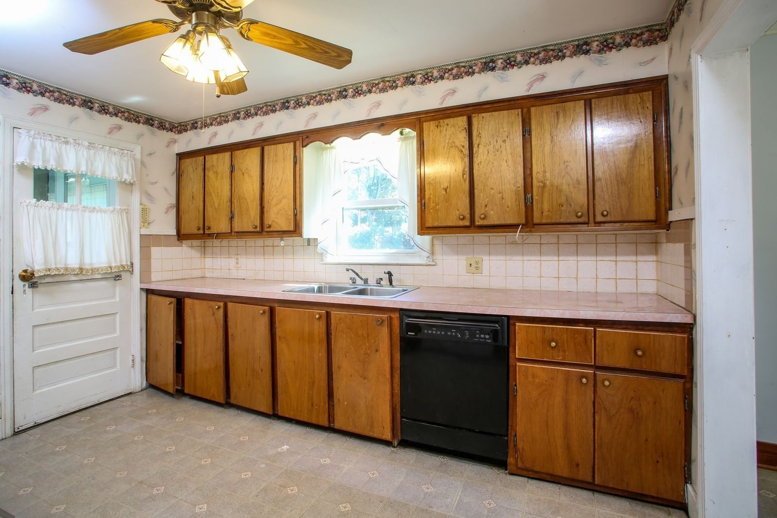 421 Elm St Pittsfield — Photo 6 of 31