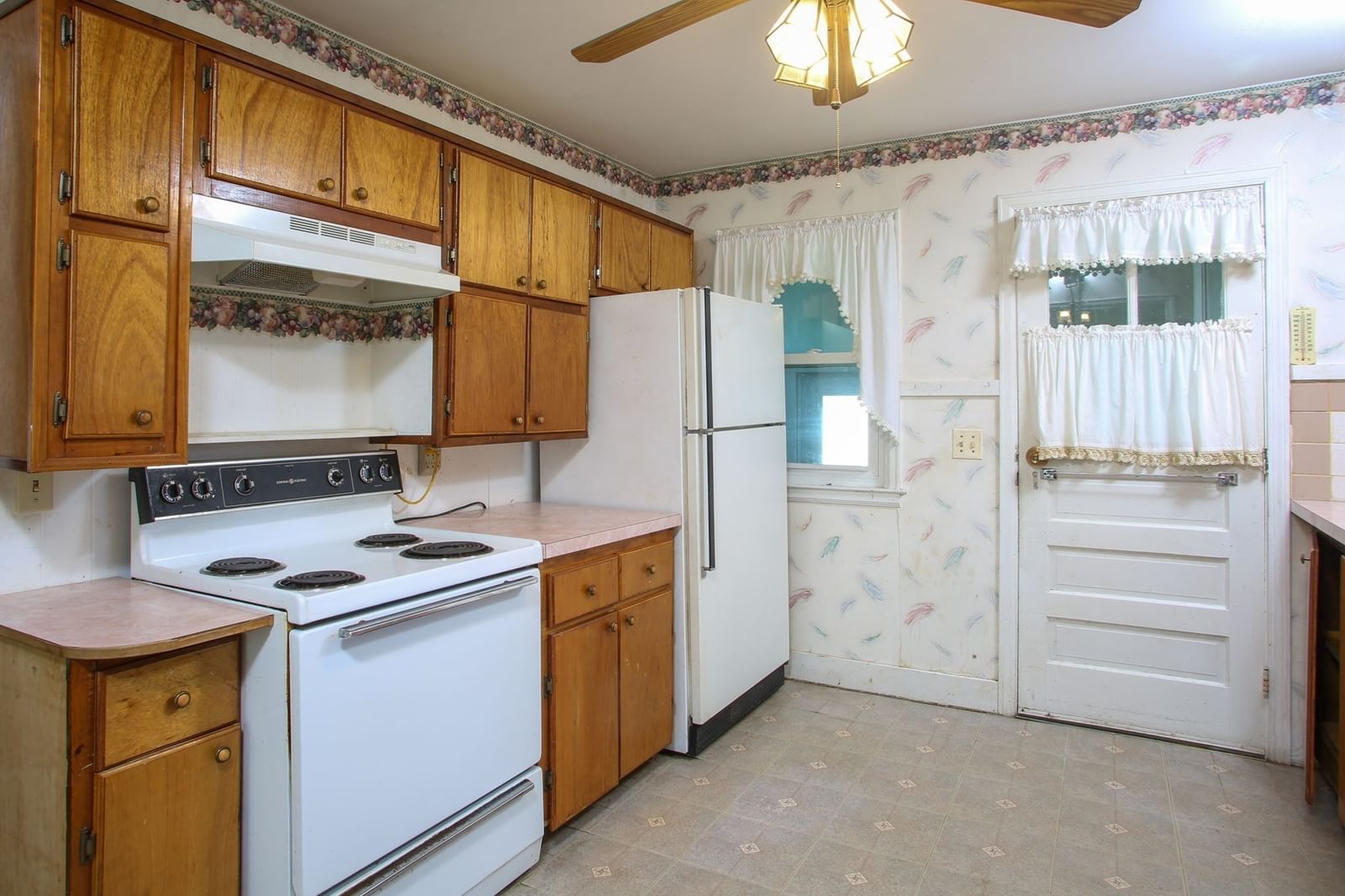421 Elm St Pittsfield — Photo 7 of 31
