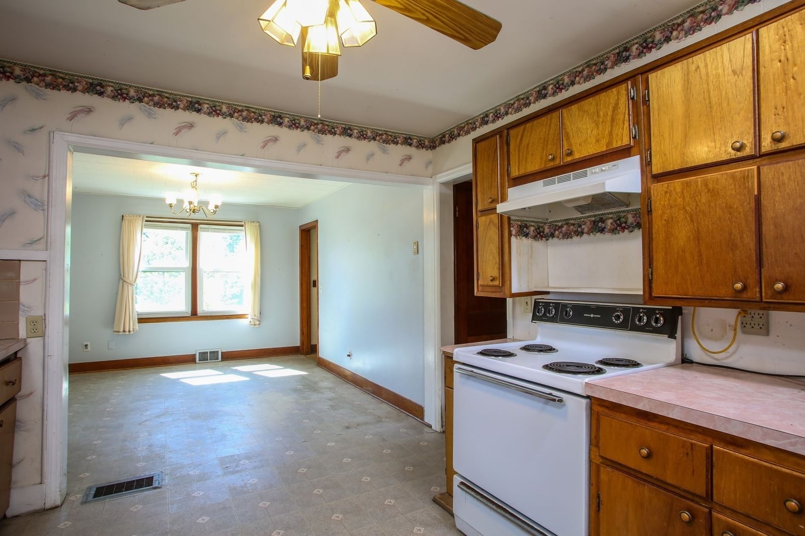 421 Elm St Pittsfield — Photo 8 of 31
