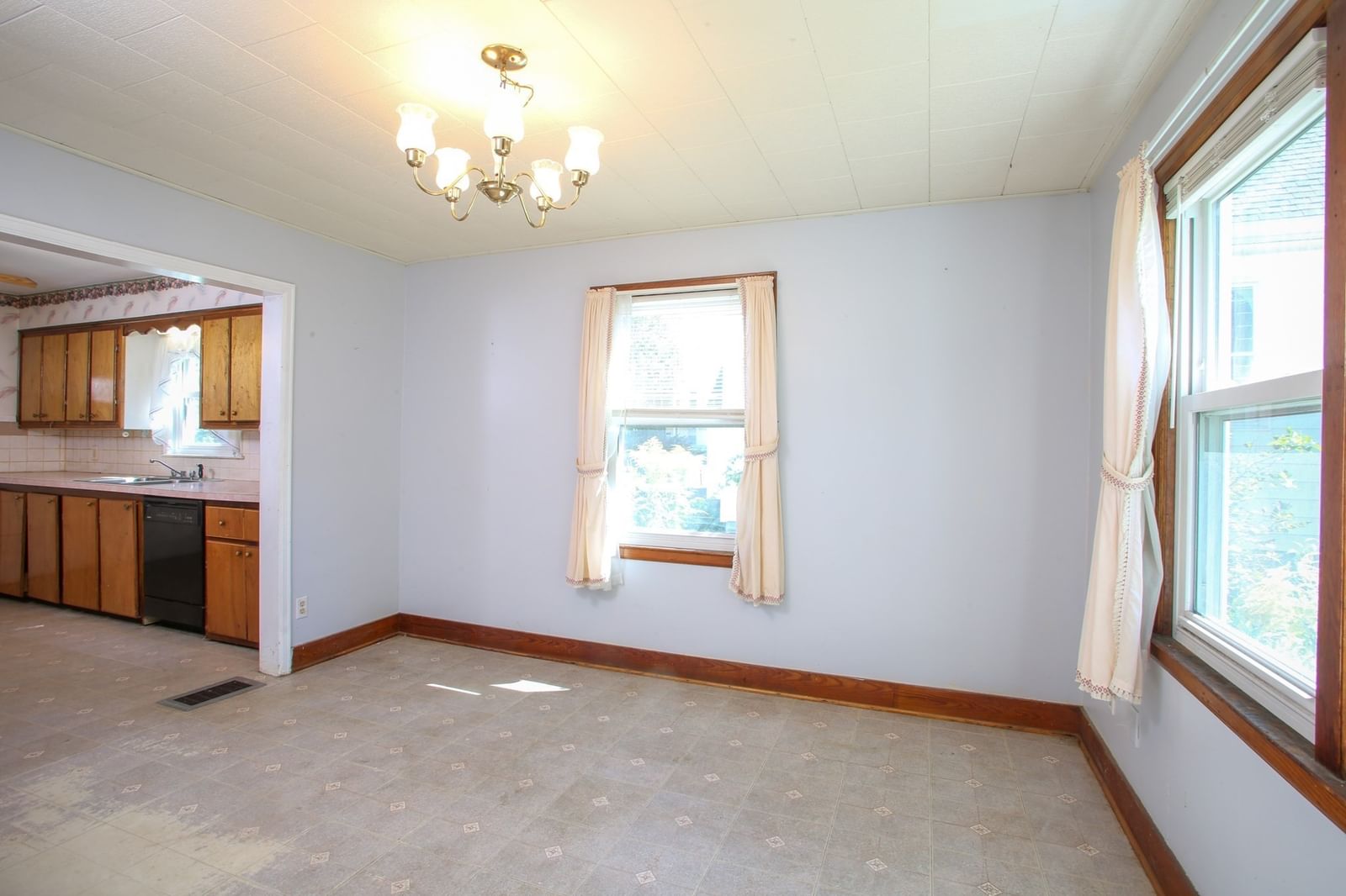 421 Elm St Pittsfield — Photo 9 of 31