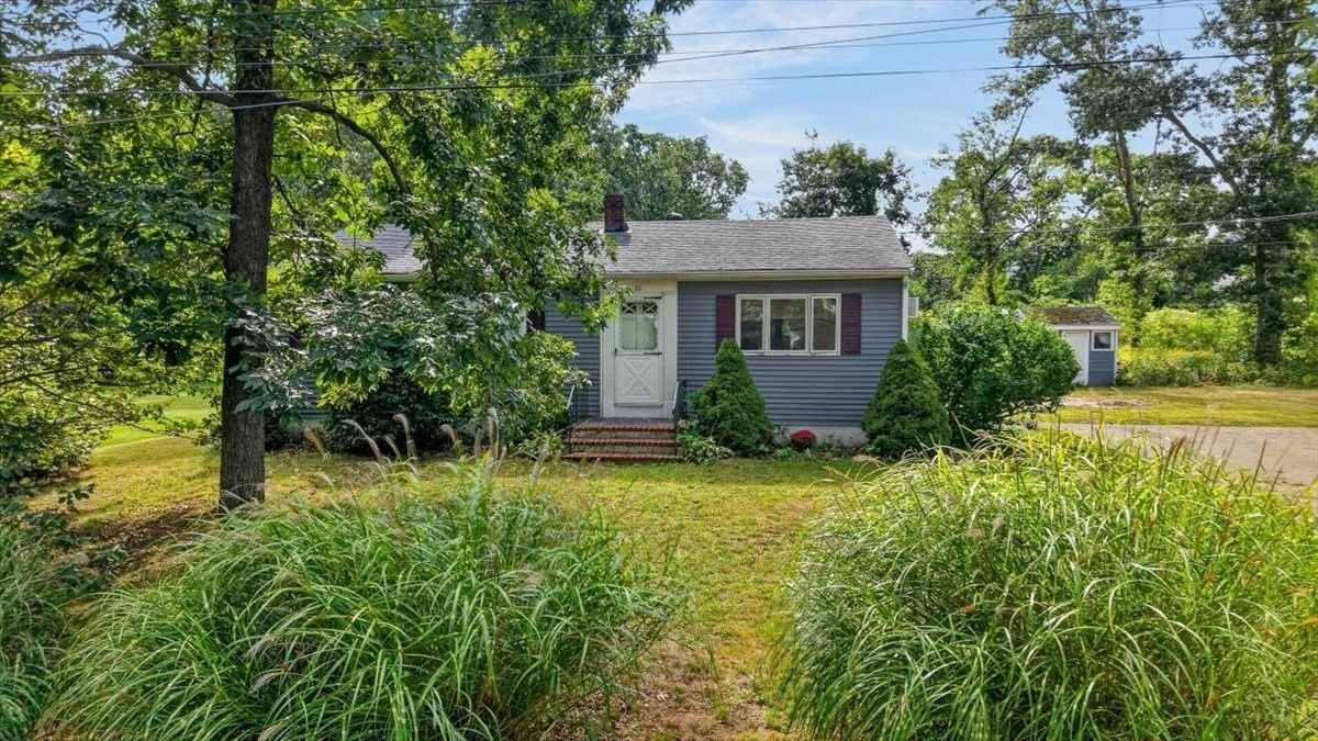 21 Timothy St Fairhaven — Photo 2 of 34