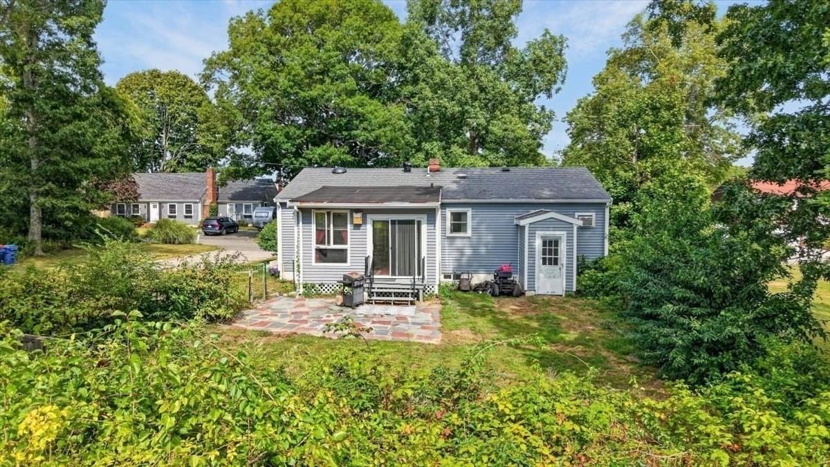21 Timothy St Fairhaven — Photo 4 of 34