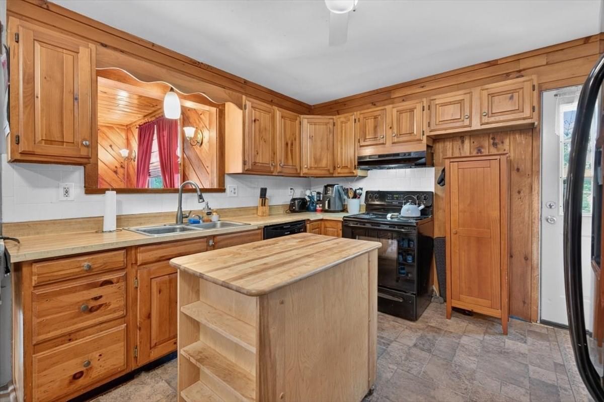 21 Timothy St Fairhaven — Photo 9 of 34
