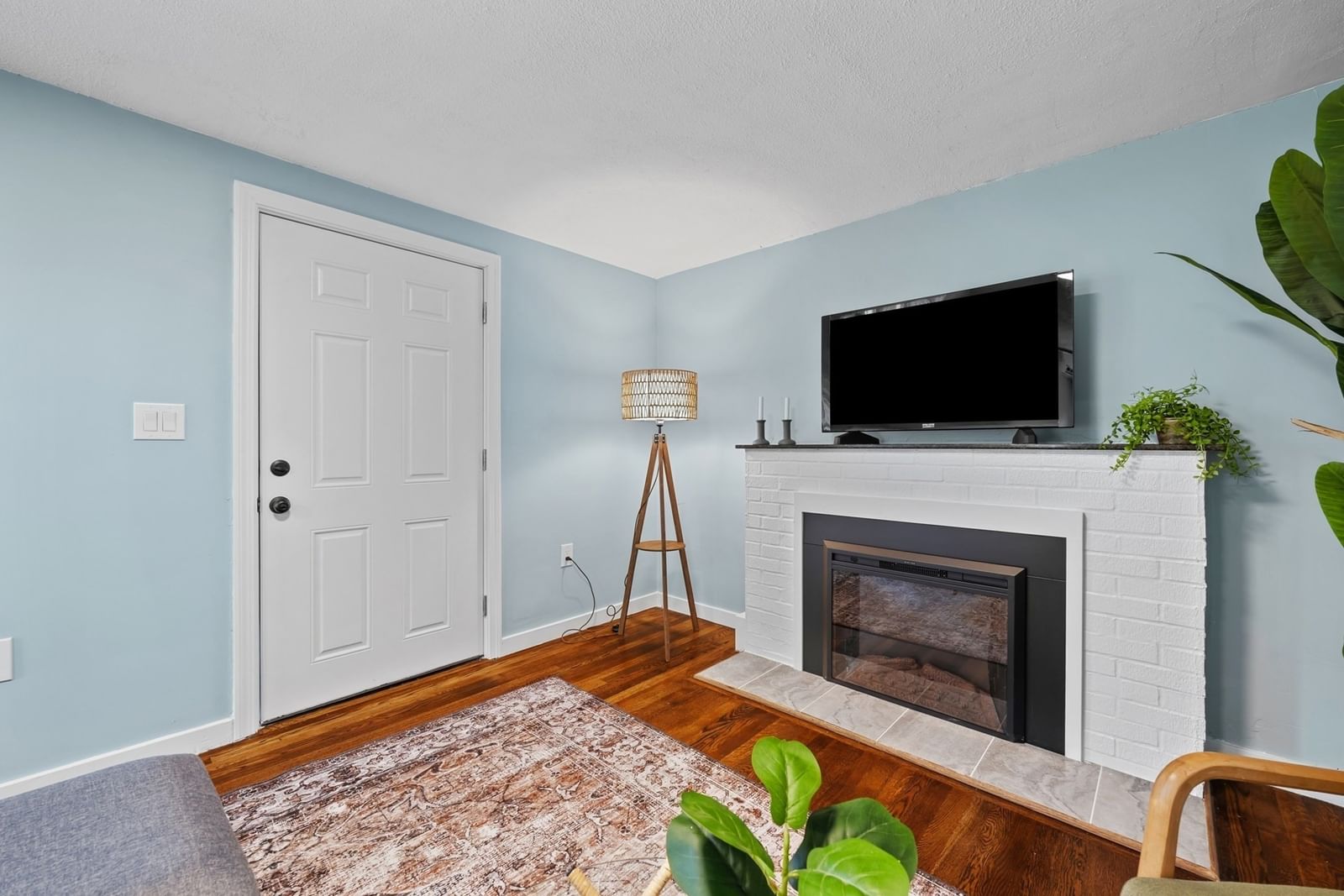 217 W Main Street Northborough — Photo 2 of 42
