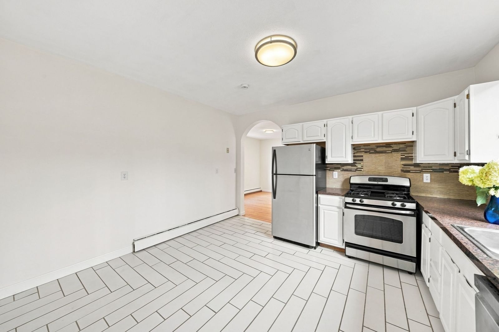 13 Knowlton St Somerville — Photo 10 of 42