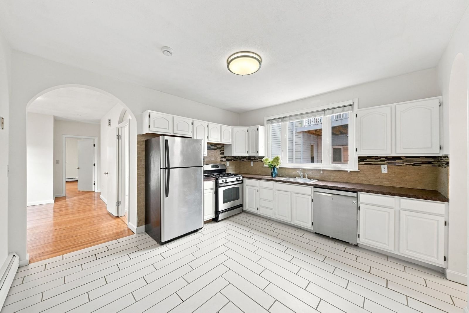 13 Knowlton St Somerville — Photo 11 of 42