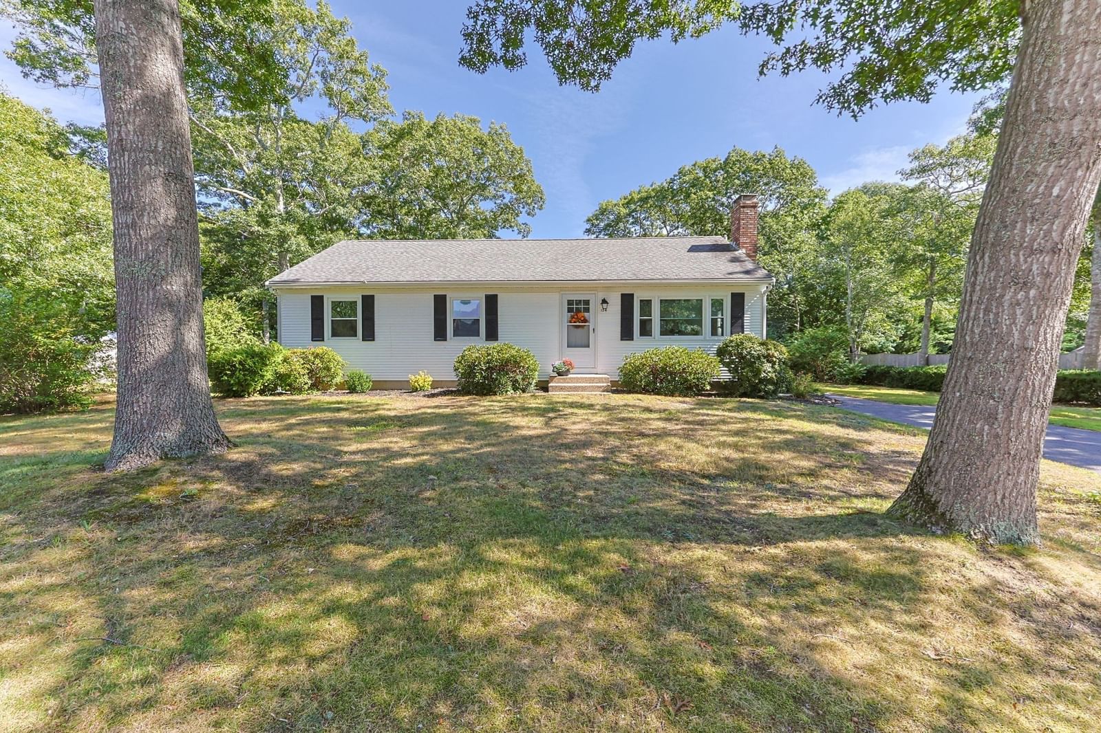 124 Starlight Drive Barnstable — Photo 2 of 31