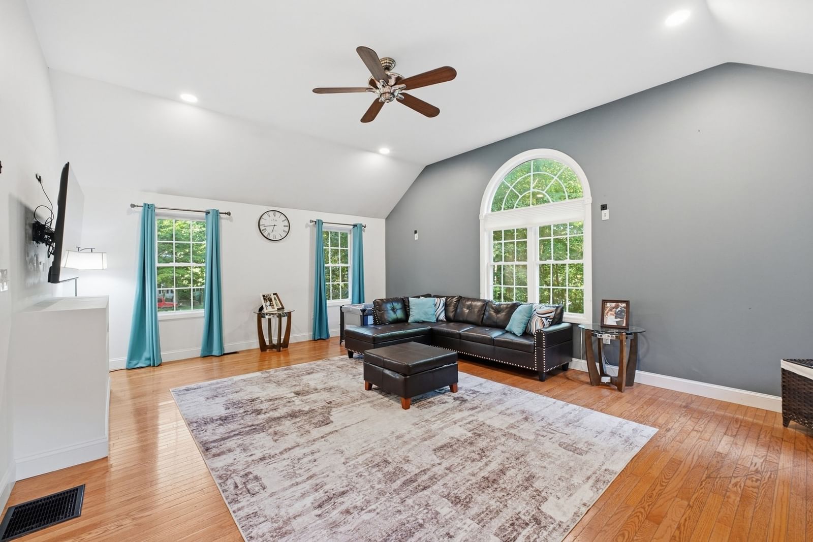 138 Walnut Douglas — Photo 15 of 42