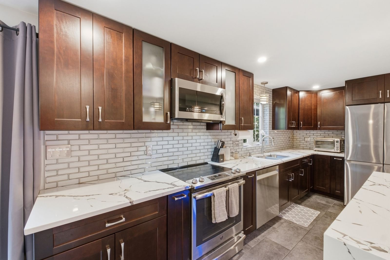 138 Walnut Douglas — Photo 7 of 42