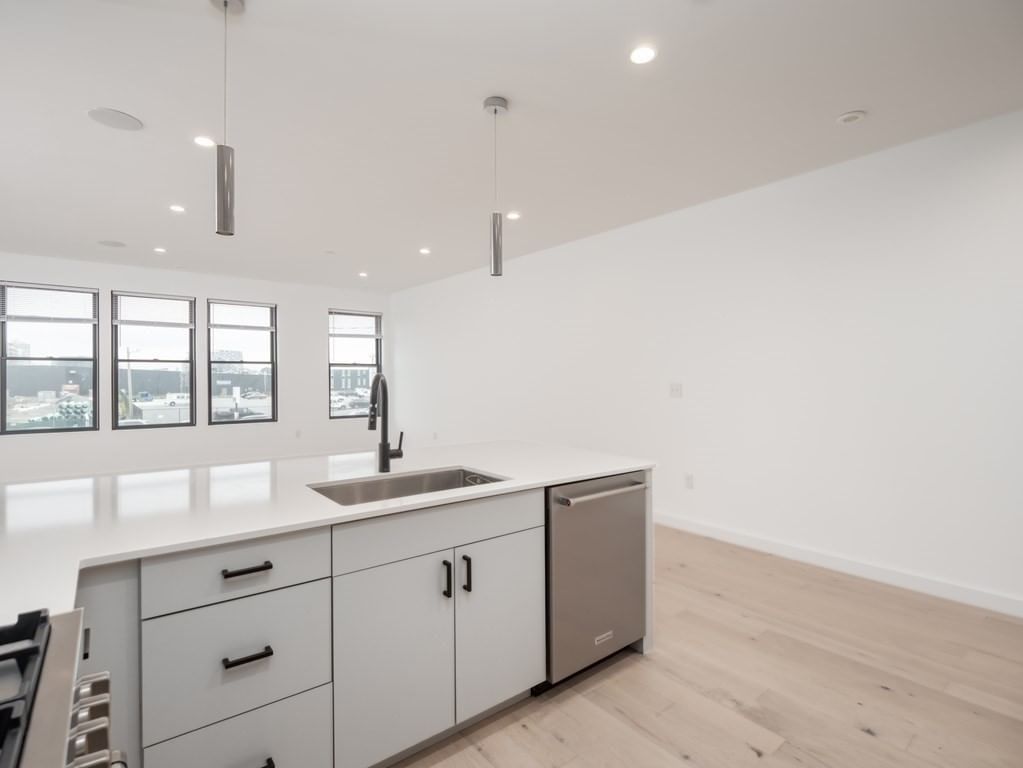 340 West 2nd Street #9 Boston — Photo 7 of 35