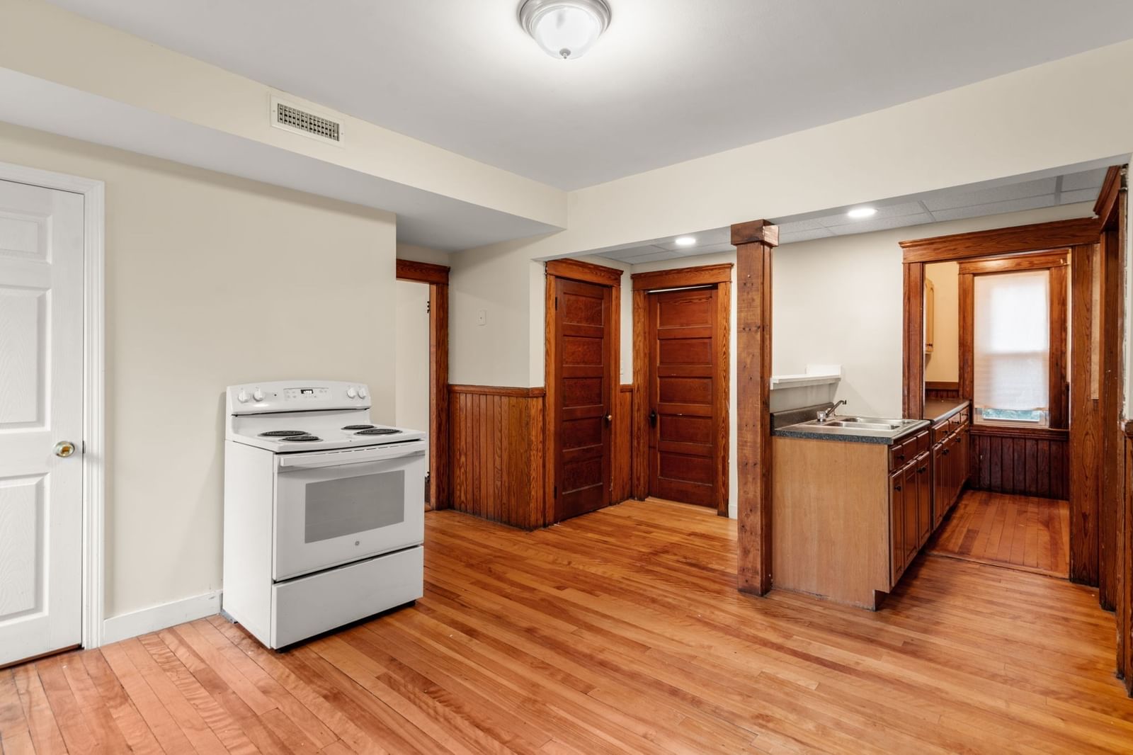 31 Chrome Street Worcester — Photo 4 of 40