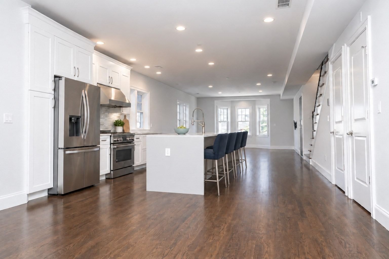 141 W 6th St #3 Boston — Photo 2 of 42